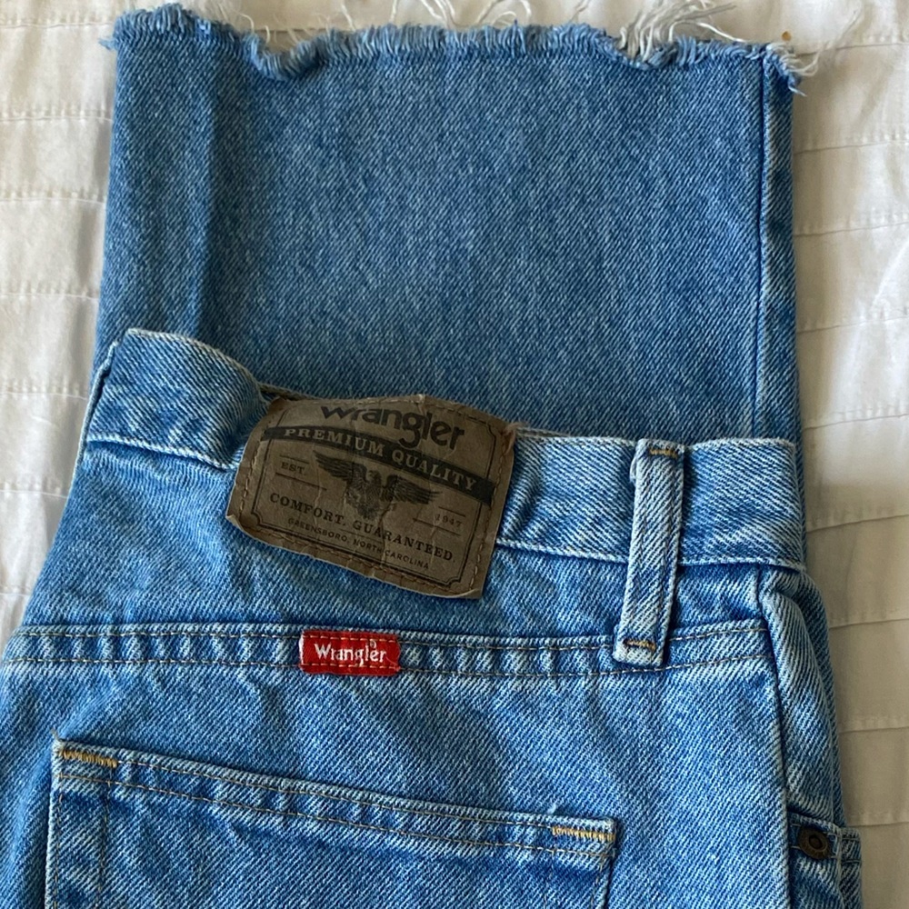 Wrangler straight leg jeans (see description for sizing)
